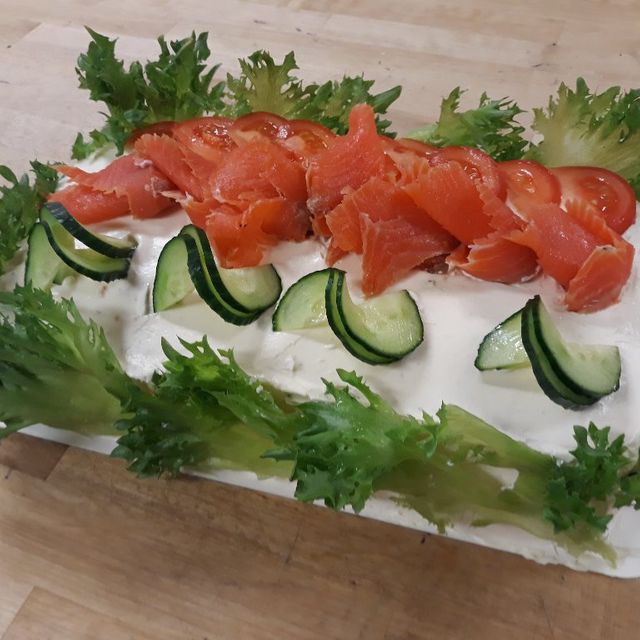 Kemijärven Leipomopalveluiden voileipäkakku
