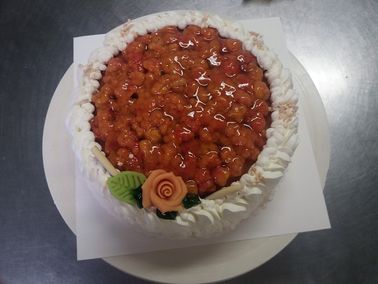 Kemijärven Leipomopalveluiden hillatäytekakku 